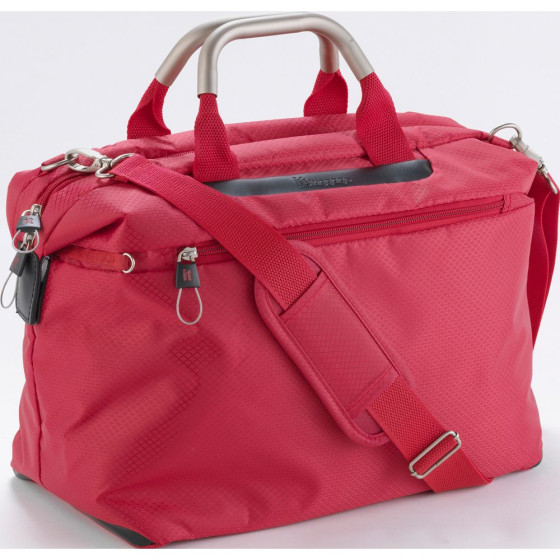 IT World's Lightest Small Cabin Holdall - Red